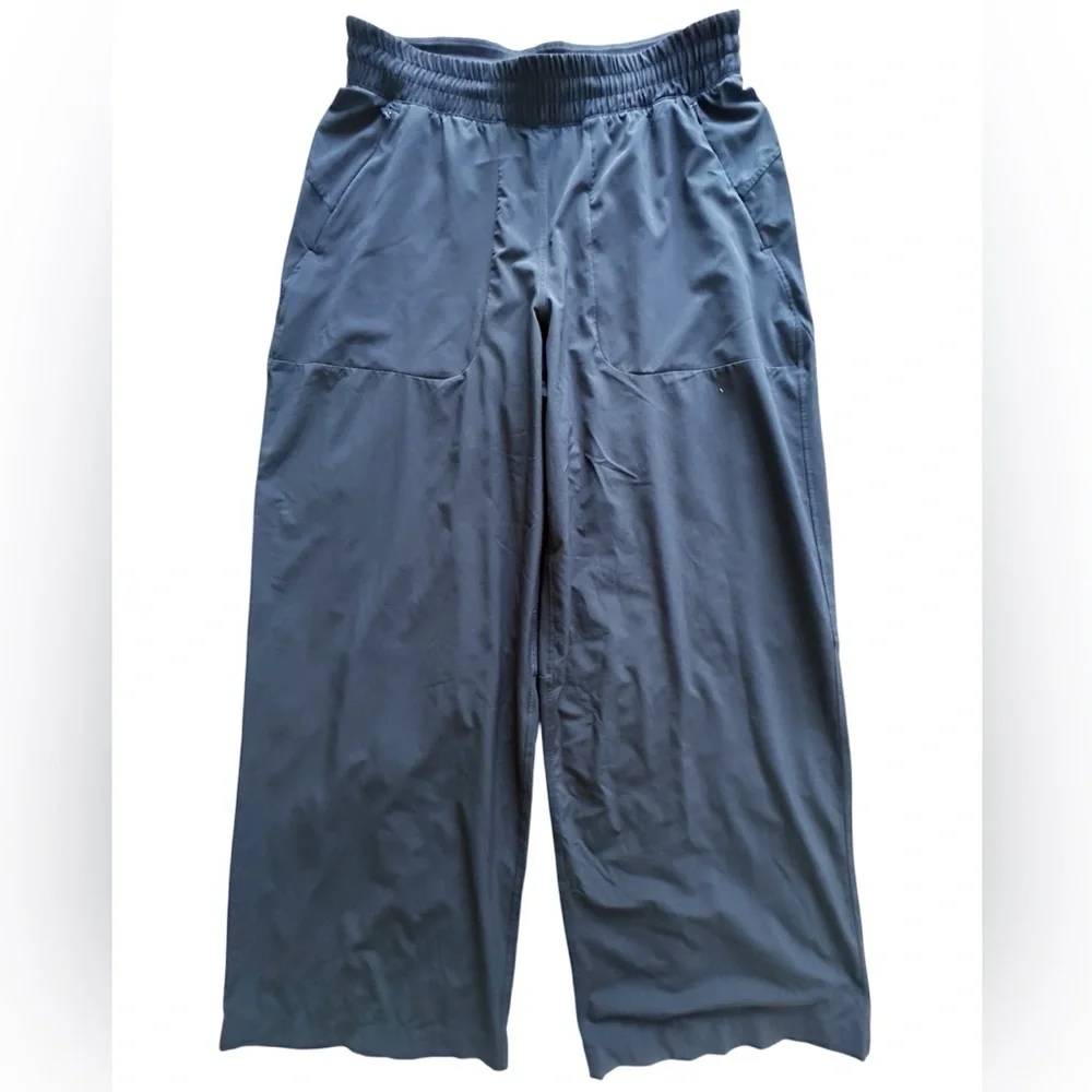 Lululemon Swift Mid-Rise Wide-Leg Pant
Club Blue - Picture 2 of 10